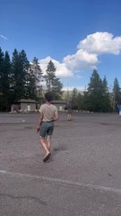 Guy pris au piège dans la salle de bain par Bison