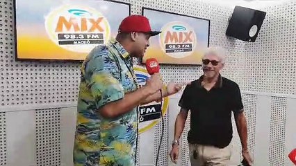 Motorista de app leva tanque cheio ao sintonizar na Rádio Mix