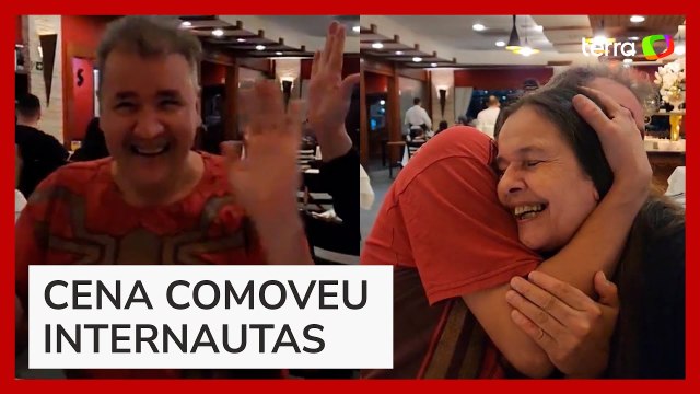 Homem autista de 43 anos se emociona ao pagar almoço de Dias das Mães após 1º emprego