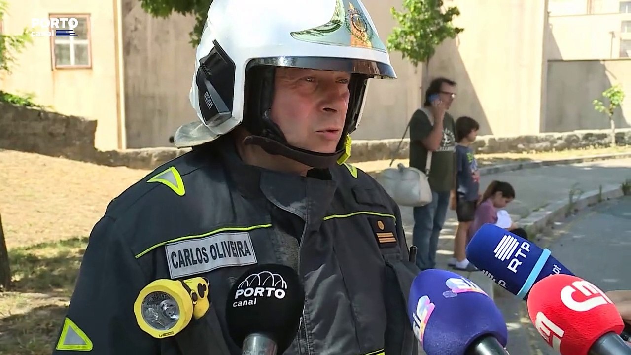 Incêndio na rua de Paranhos no Porto obriga a evacuação de prédio