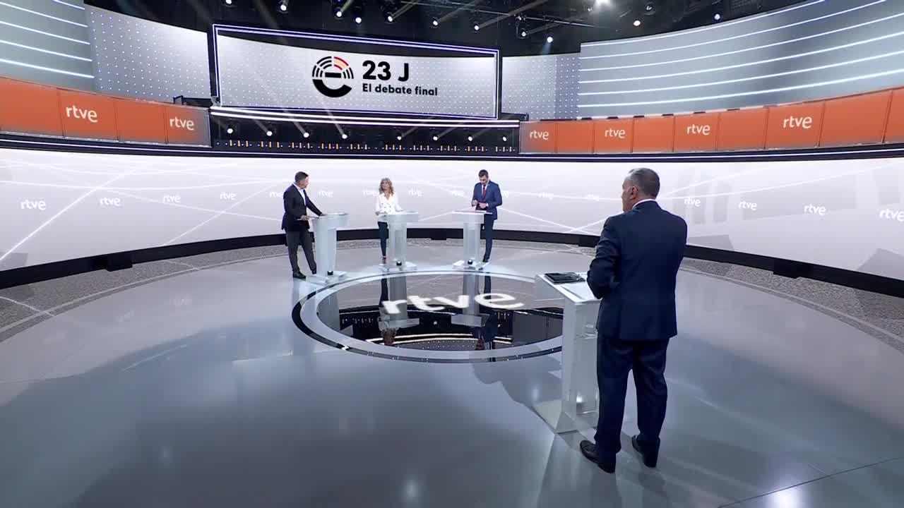 Yolanda Díaz saca los colores a Abascal a preguntarle por una de los temas bandera de Vox