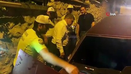 Aydınlatma direğine çarpan otomobilin sürücüsü yaralandı