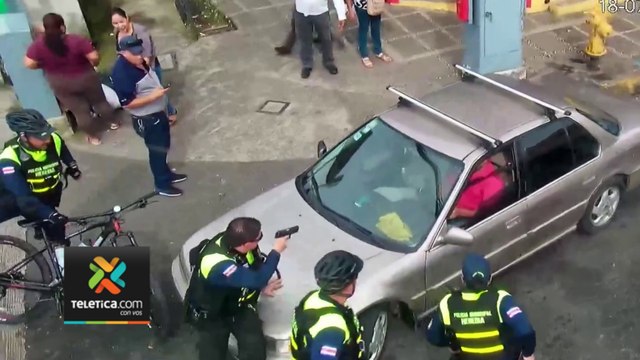 tn7-Experto-cuestiona-actuación-policial-que-terminó-con-un-oficial-arrastrado-en-tapa-de-carro 190723