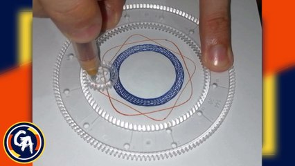 DIBUJANDO un mandala azul y naranja utilizando un espirógrafo. DRAWING a blue and orange mandala using a spirograph.