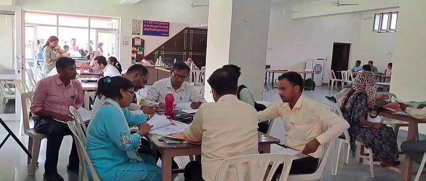 रीट लेवल-टू अंग्रेजी विषय के अभ्यर्थियों के दस्तावेजों की जांच