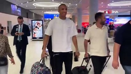 Fenerbahçe’nin anlaşmaya vardığı Rodrigo Becao, İstanbul’da
