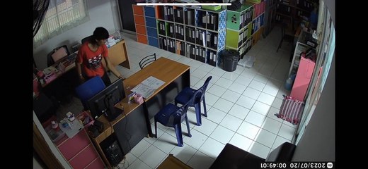 เปิดวงจรปิด โจรย่ามใจ ขโมยเงินออมนร.-เงินทำบุญ ก่อเหตุ 4 ครั้ง ตร.จับไม่ได้