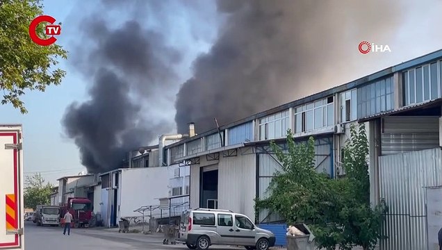 Geri dönüşüm tesisinde korkutan yangın: Siyah duman şehri kapladı