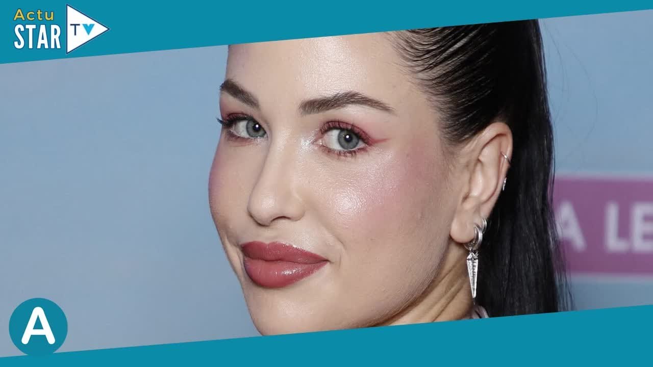 Barbie : EnjoyPhoenix pulpeuse à frou-frou et une Miss France tout sourire pour célébrer cette poupé