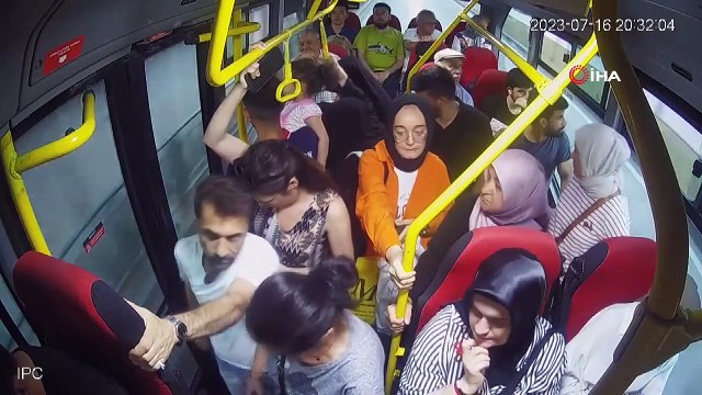 Bergüzar Korel'den çarşaflı gence hakaret eden kadına sert tepki: Ben de senden tiksiniyorum