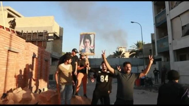 A Baghdad manifestanti danno fuoco ad ambasciata Svezia