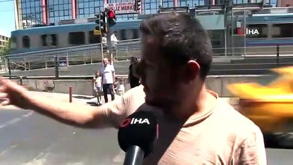 Une moto heurte un piéton qui traverse la route au feu rouge