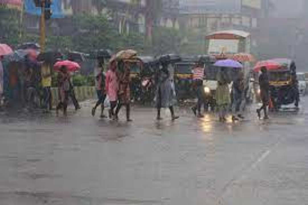 Mumbai Rains: मुंबई में मूसलाधार बारिश, कल बंद रहेंगे सभी स्कूल और कॉलेज