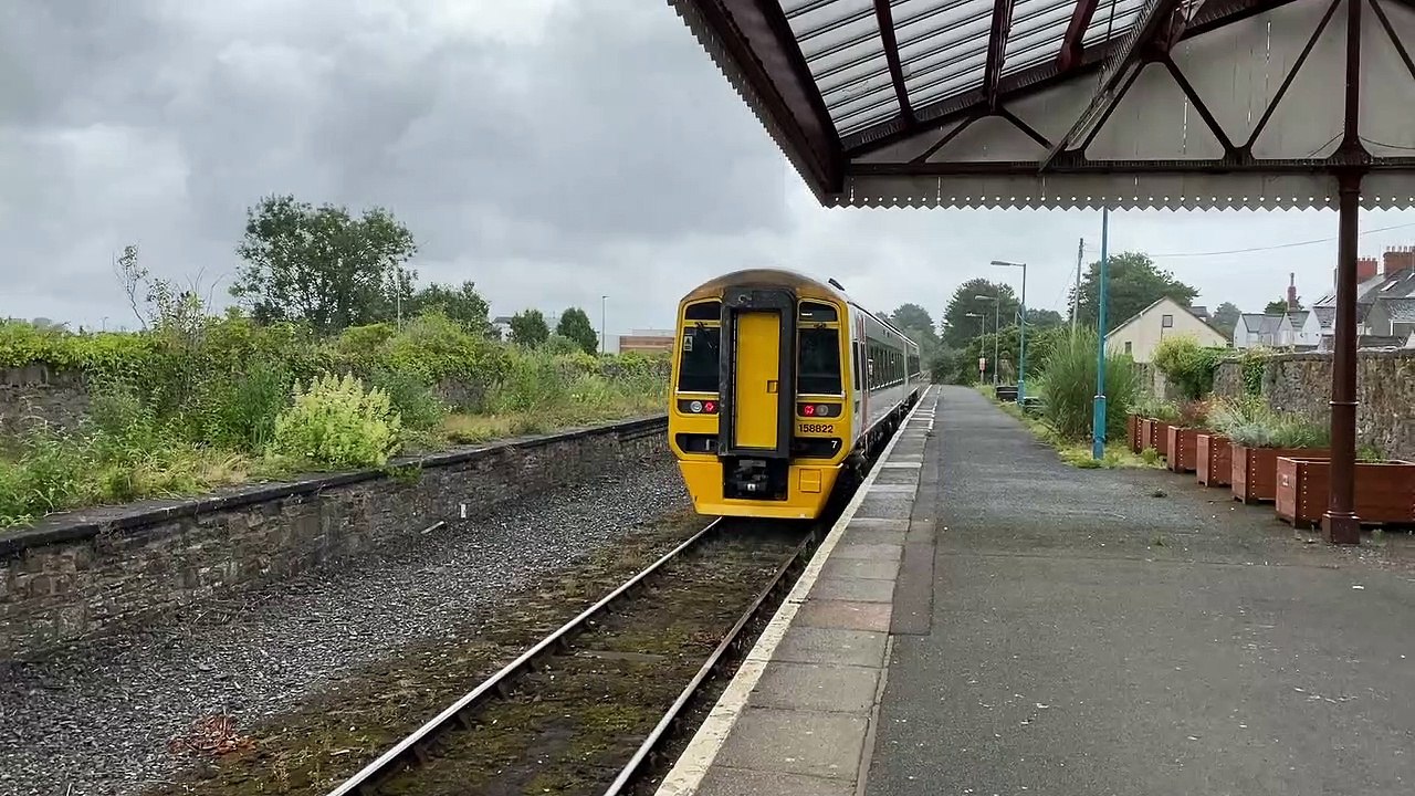 Clip Train leaving station at Pembroke Dock video Dailymotion