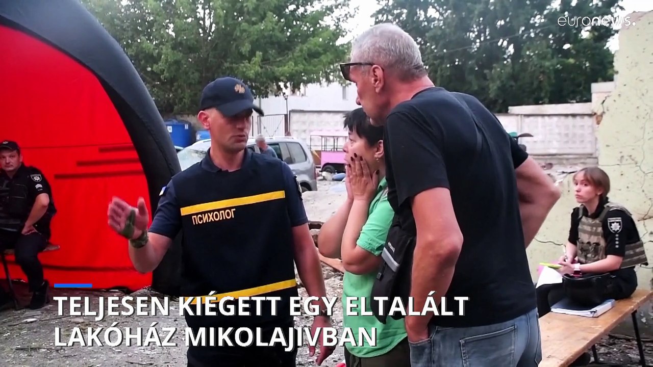 Teljesen kiégett egy lakóház Mikolajivban egy orosz rakétacsapás után