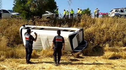 Adıyaman'da servis minibüsü şarampole devrildi; 7 yaralı