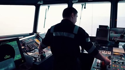 SHIPS CAUGHT IN MONSTER WAVES