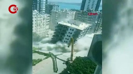 Adana'da ağır hasarlı bina yıkım sırasında çöktü