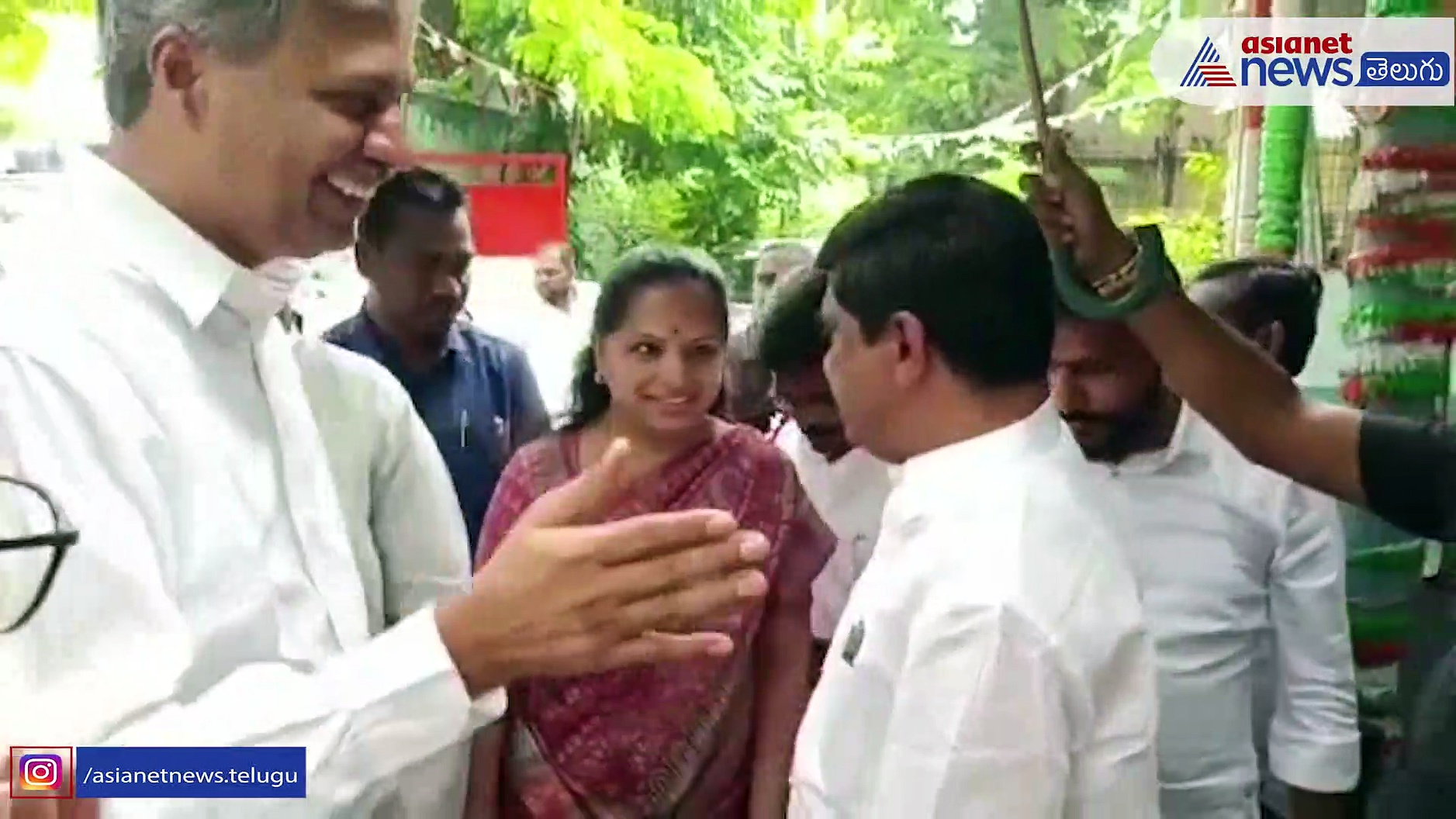 సాయిచంద్ కుర్చీలో రజనీ... గిడ్డంగుల కార్పోరేషన్ బాధ్యతలు స్వీకరిస్తూ భావోద్వేగం