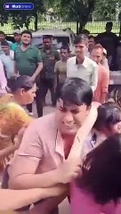 Une femme pilote et son mari lynchés pour avoir maltraité leurs servantes