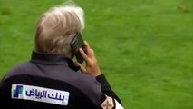 Jorge Jesus, maç sırasında cep telefonuyla konuştu