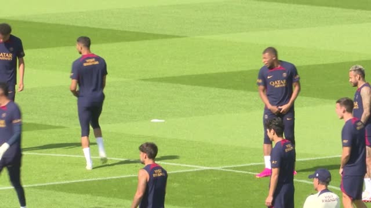 Mbappe kriegt Ball auf die Kronjuwelen