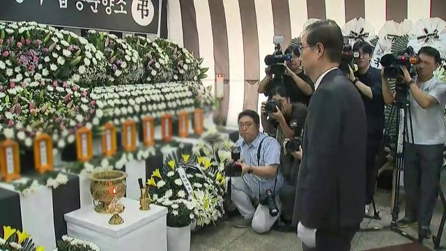 한 총리, 오송 지하차도 희생자 조문... 참담함에 깊은 위로 / YTN