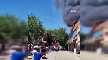 Siverek'te bir evin çatı katı alev alev yandı