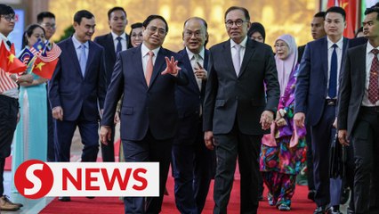 Vietnam rolls out red carpet for Anwar