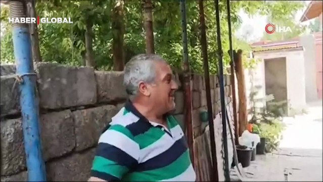 Aracın içine gizlenen yılan paniğe neden oldu! İtfaiye ekipleri harekete geçti