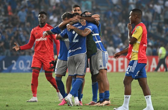 Sin despeinarse, Emelec clasificó a los octavos de final de la Copa Sudamericana