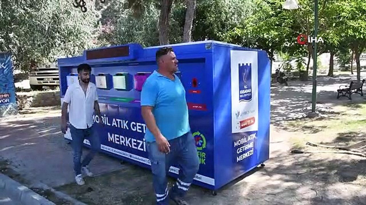 Kuşadası Belediyesi 14 noktaya mobil atık getirme merkezi kurdu