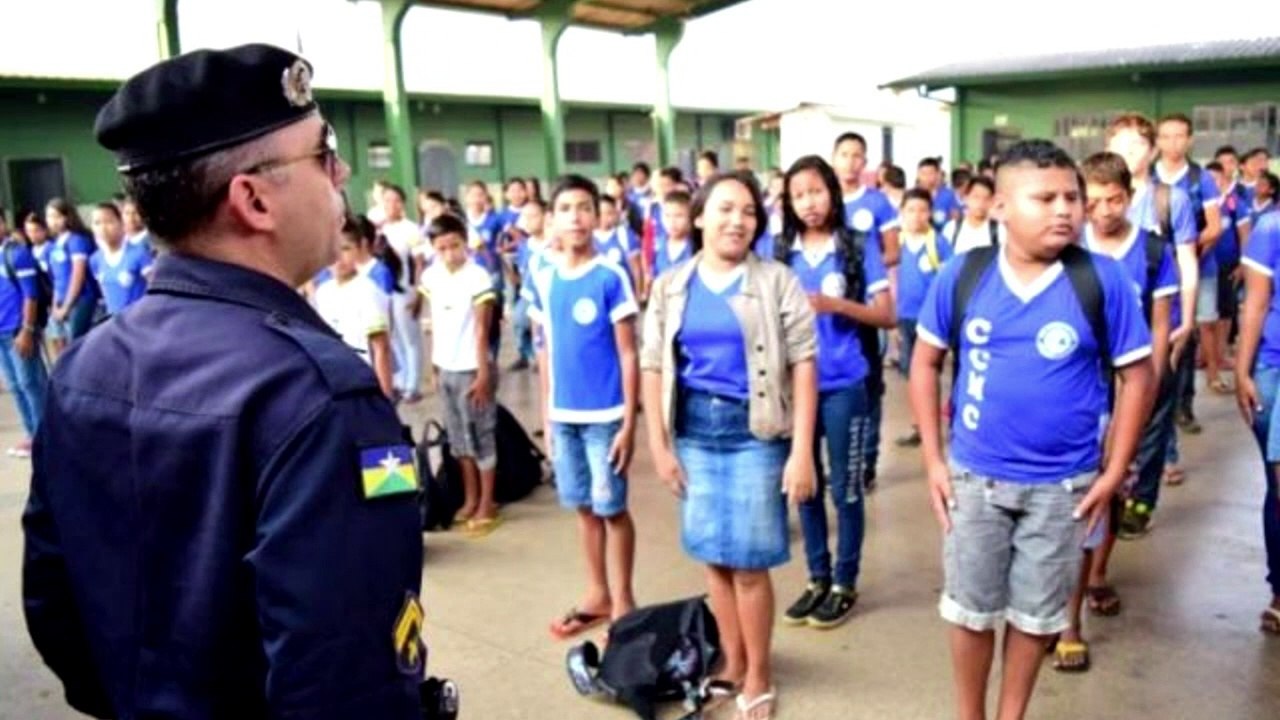 Escolas Cívico-Militares são a solução para a educação do Brasil ? (CJTV nº123) .