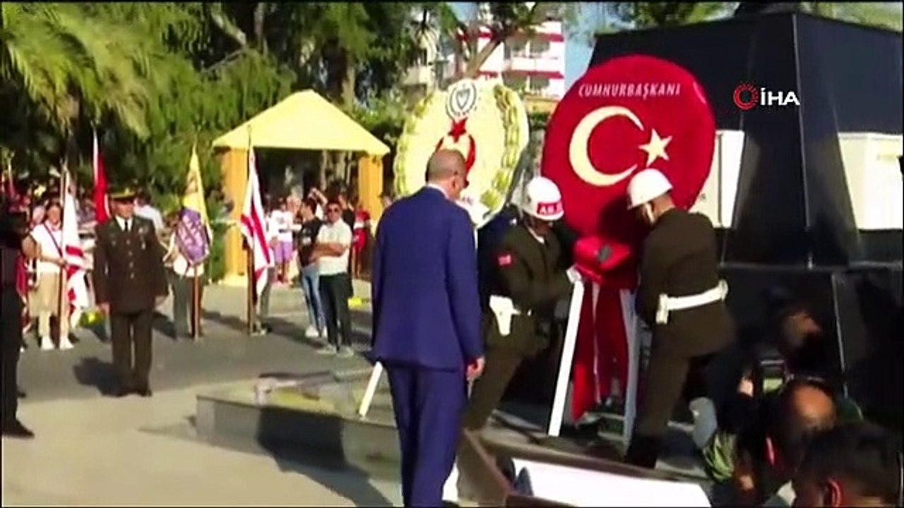 Cumhurbaşkanı Erdoğan, KKTC'de Atatürk Anıtı'na çelenk bıraktı