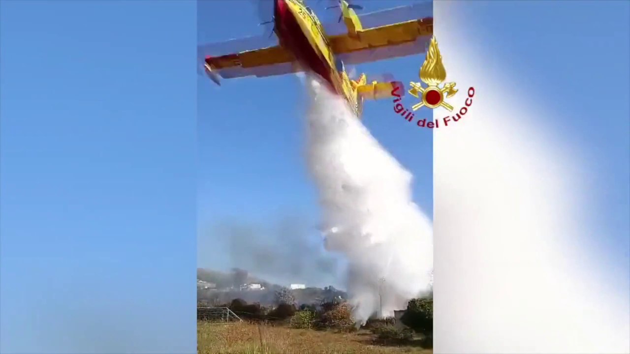 Incendio sull'isola di Vulcano, minacciate alcune abitazioni