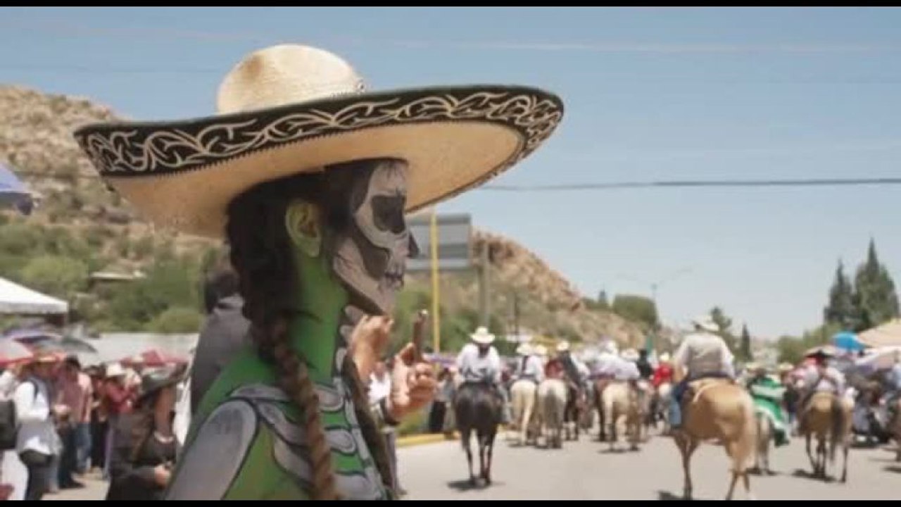 "Viva Mexico!" migliaia di messicani rendono omaggio a Pancho Villa