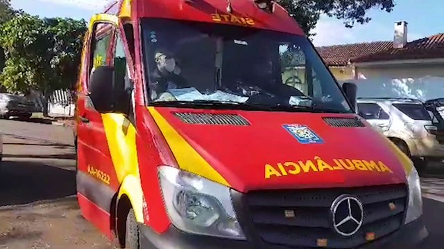 Duas pessoas ficam feridas após colisão entre três veículos no Parque São Paulo