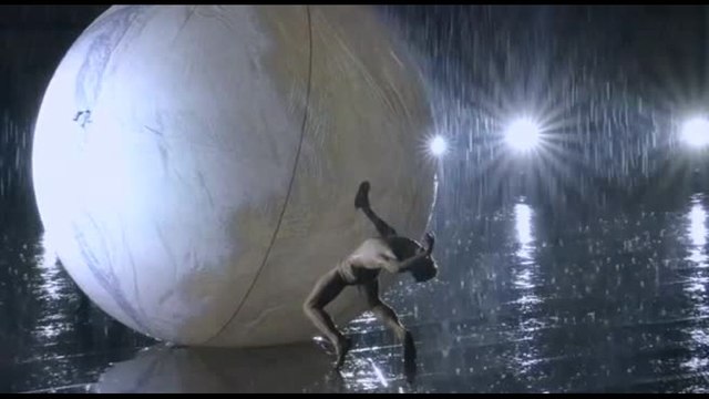 Roberto Bolle all'Arena di Verona continua a ballare tra pioggia e fulmini