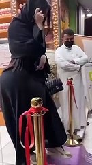 الجادل القحطاني والمعجبات يحيطون بها: قصة مثيرة تثير الجدل ✨