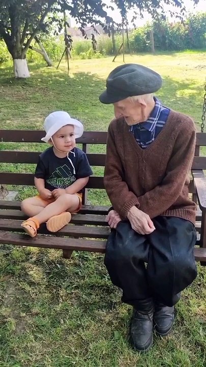 Dede ve torun arasındaki kaliteli sohbet 