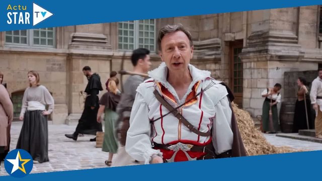 Stéphane Bern impressionne la Toile en Ezio d’Assassin's Creed pour une vidéo Youtube de Cyprien