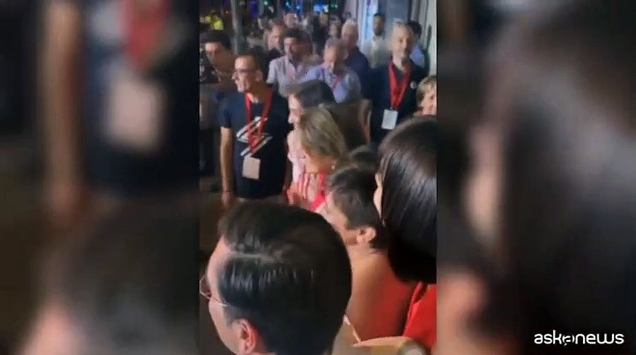 Spagna, per Sanchez ? festa al Psoe sulle note di "Pedro" della Carr?