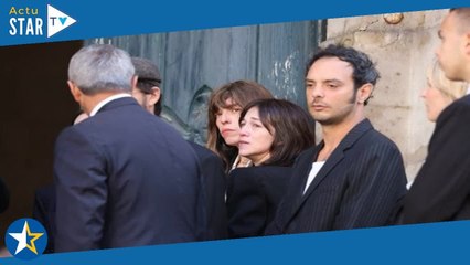 Obsèques de Jane Birkin : ses petits-fils Marlowe et Roman très marqués face au cercueil