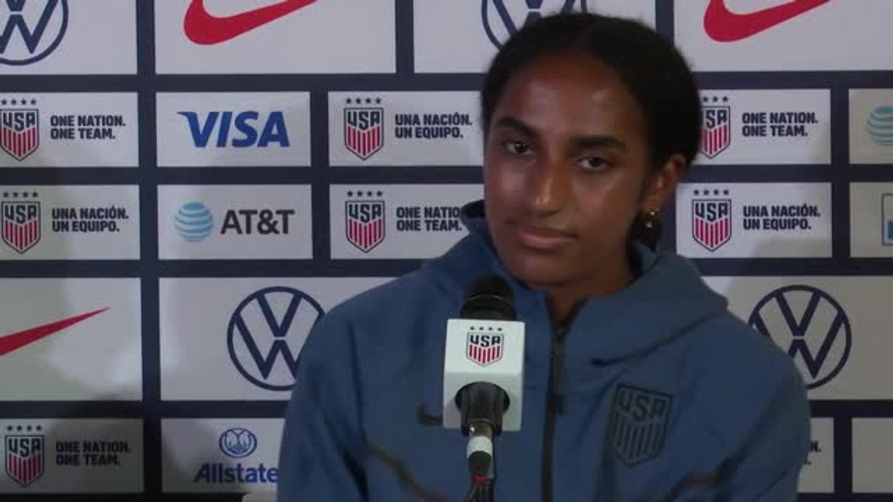 Girma zu Nationalhymne: 'Spielerinnen haben Wahl'