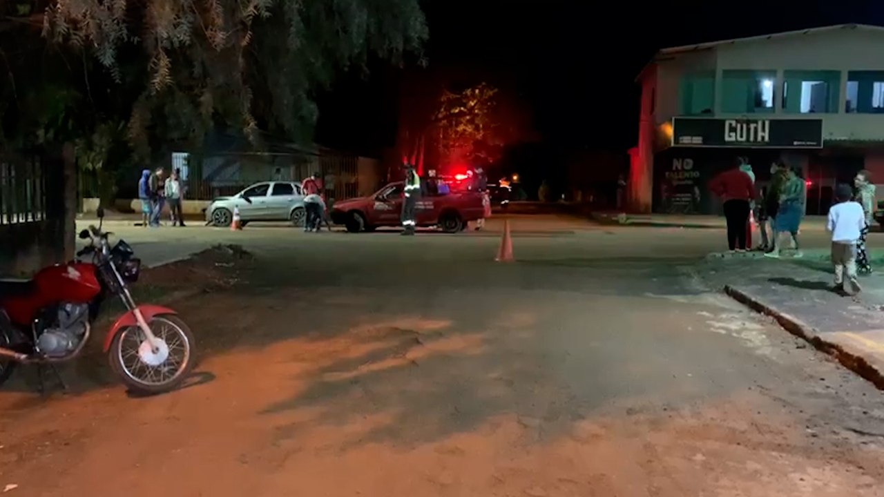 Jovem de 19 anos fica ferido em acidente entre carros no Brasmadeira