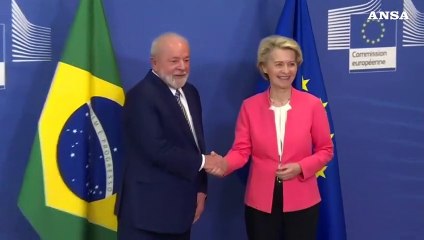 Lula show al summit Ue-Celac: "Basta soldi alla guerra"