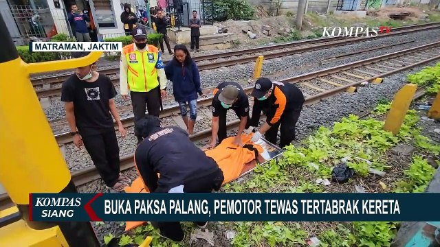 Nekat Terobos Palang Pintu, Pemotor Tewas Tertabrak Kereta di Matraman jakarta Timur
