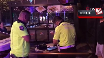 Kocaeli'de alkollü yakalanan sürücü gazetecilere tepki gösterdi