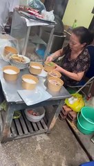 Xôn xao clip chuột ngồi “chễm chệ” trên túi bún tại một quán ăn