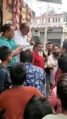 पार्षद के घर पहुंचे रहवासी, कहा 24 घंटे पानी चाहिए